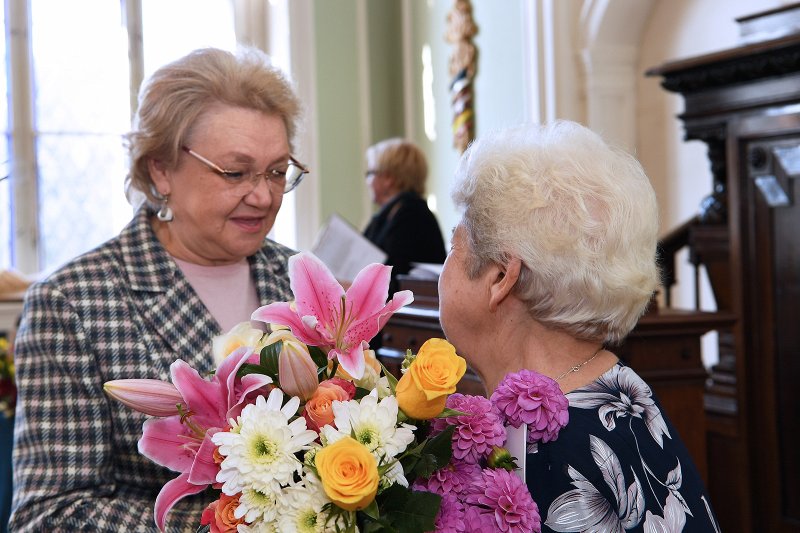 Latvijas Universitātes senioru jubilāru sveikšana. null