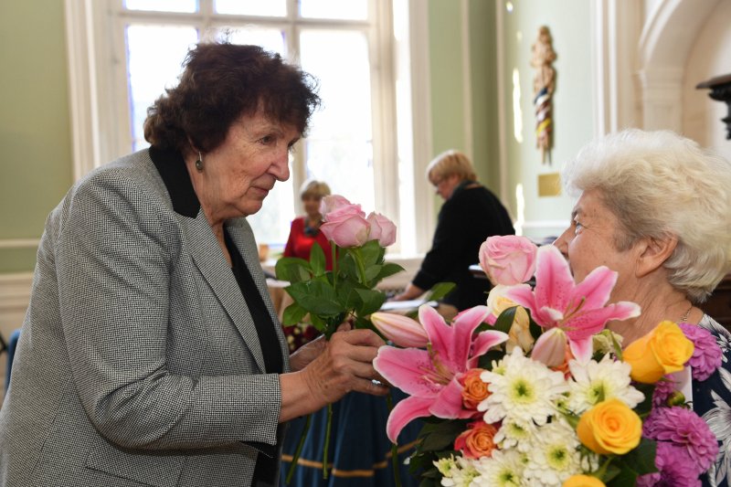 Latvijas Universitātes senioru jubilāru sveikšana. null