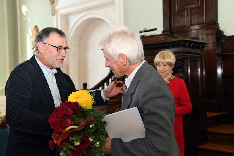 Latvijas Universitātes senioru jubilāru sveikšana. null