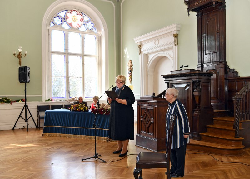 Latvijas Universitātes senioru jubilāru sveikšana. null