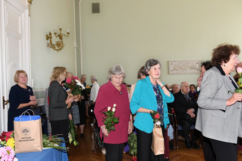 Latvijas Universitātes senioru jubilāru sveikšana. null