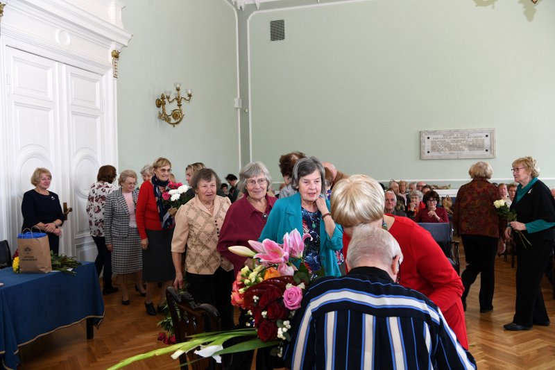 Latvijas Universitātes senioru jubilāru sveikšana. null