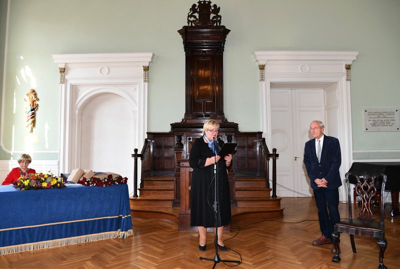 Latvijas Universitātes senioru jubilāru sveikšana. null