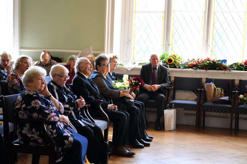 Latvijas Universitātes senioru jubilāru sveikšana. null