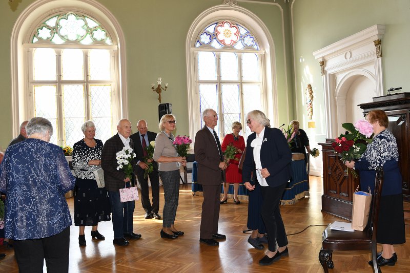 Latvijas Universitātes senioru jubilāru sveikšana. null