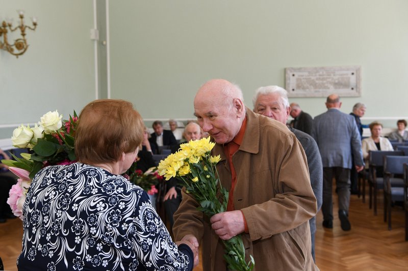 Latvijas Universitātes senioru jubilāru sveikšana. null