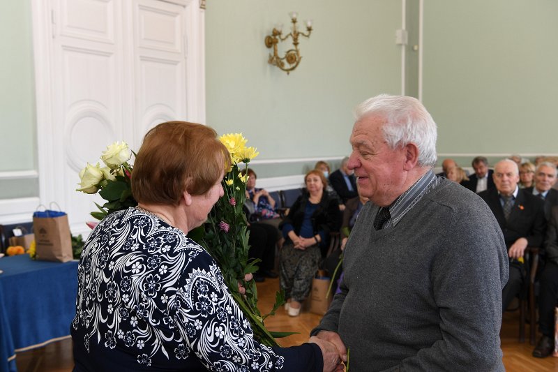 Latvijas Universitātes senioru jubilāru sveikšana. null