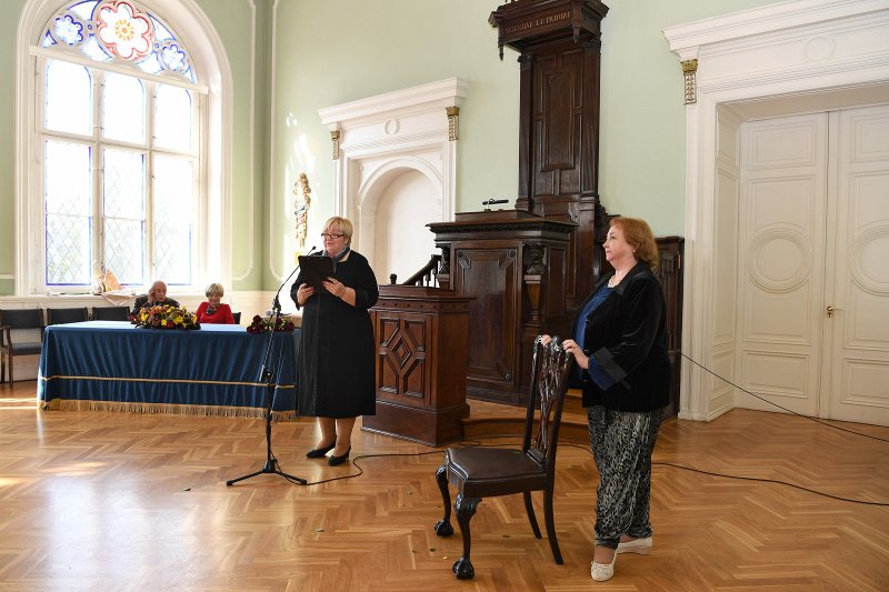 Latvijas Universitātes senioru jubilāru sveikšana. null