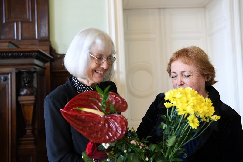 Latvijas Universitātes senioru jubilāru sveikšana. null