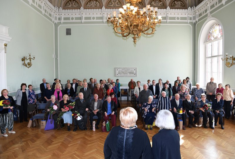 Latvijas Universitātes senioru jubilāru sveikšana. null