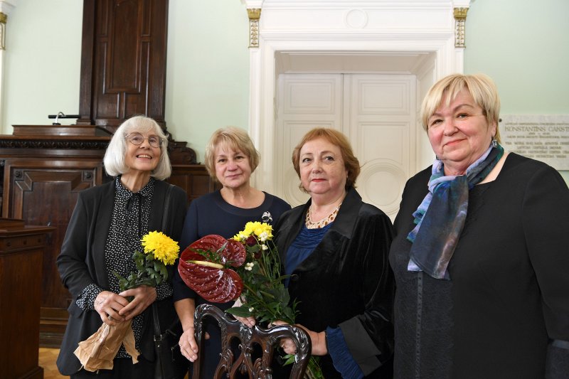 Latvijas Universitātes senioru jubilāru sveikšana. null