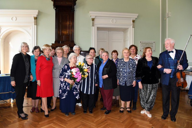 Latvijas Universitātes senioru jubilāru sveikšana. null