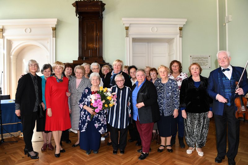 Latvijas Universitātes senioru jubilāru sveikšana. null