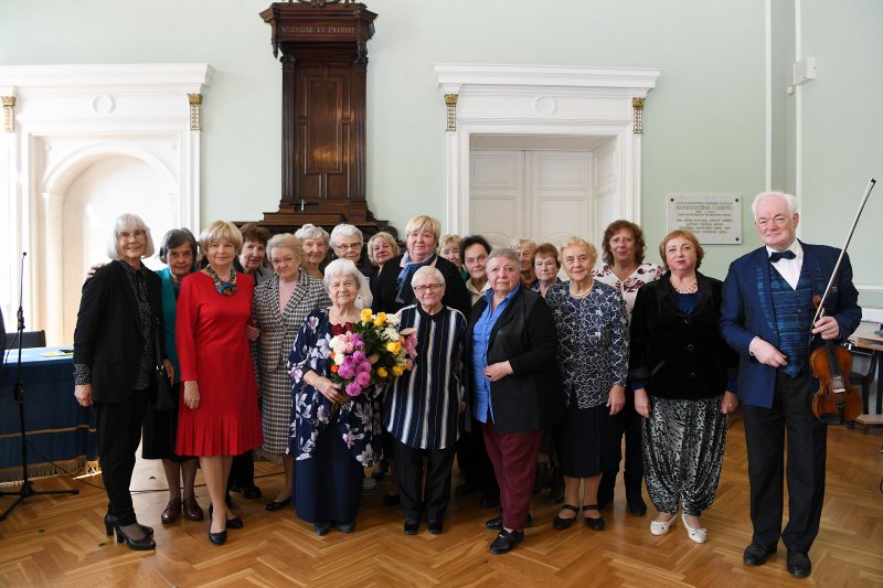 Latvijas Universitātes senioru jubilāru sveikšana. null