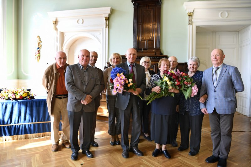 Latvijas Universitātes senioru jubilāru sveikšana. null