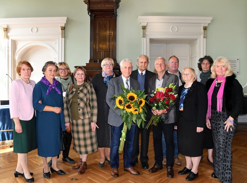 Latvijas Universitātes senioru jubilāru sveikšana. null