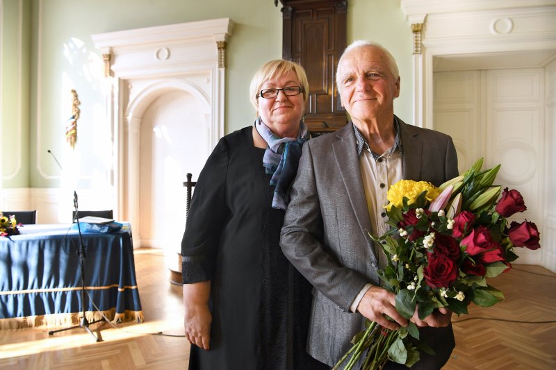 Latvijas Universitātes senioru jubilāru sveikšana. null