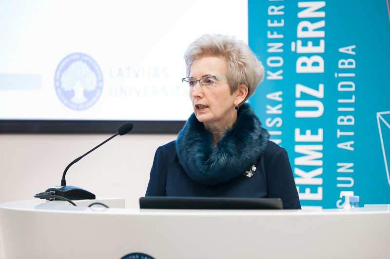 Konference «Covid-19 ietekme uz bērniem. Tiesības un atbildība». LU Medicīnas fakultātes Pediatrijas katedras vadītāja Ingrīda Rumba-Rozenfelde.