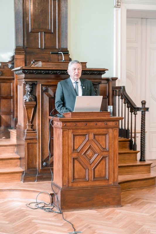 Latvijas Universitātes 80. starptautiskās zinātniskās konferences atklāšanas plenārsēde. LU rektors prof. Indriķis Muižnieks.
