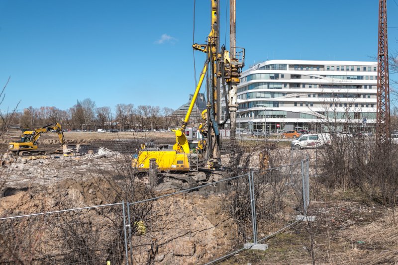 Latvijas Universitātes Akadēmiskā centra Rakstu mājas būvniecība (pāļu urbšana). null