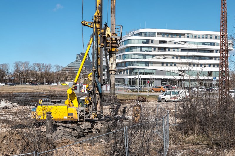 Latvijas Universitātes Akadēmiskā centra Rakstu mājas būvniecība (pāļu urbšana). null