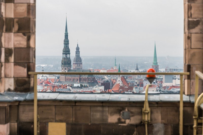 Skats uz Vecrīgu no Latvijas Zinātņu akadēmijas ēkas. Sv. Pētera, Doma, Sv. Jāņa baznīcu, Sv. Jēkaba katedrāles torņi. null