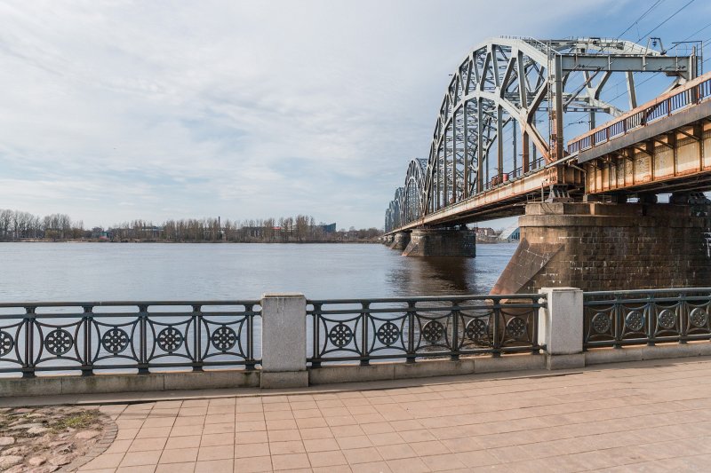 Daugava, Dzelzceļa tilts. null