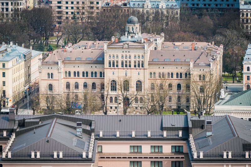 Latvijas Universitātes galvenā ēka. null