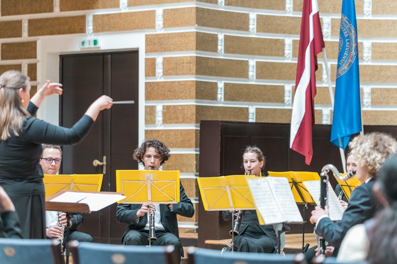 Latvijas Neatkarības atjaunošanas gadadienai veltīts LU Datorikas fakultātes klarnešu kora «Melnie koki» koncerts. null