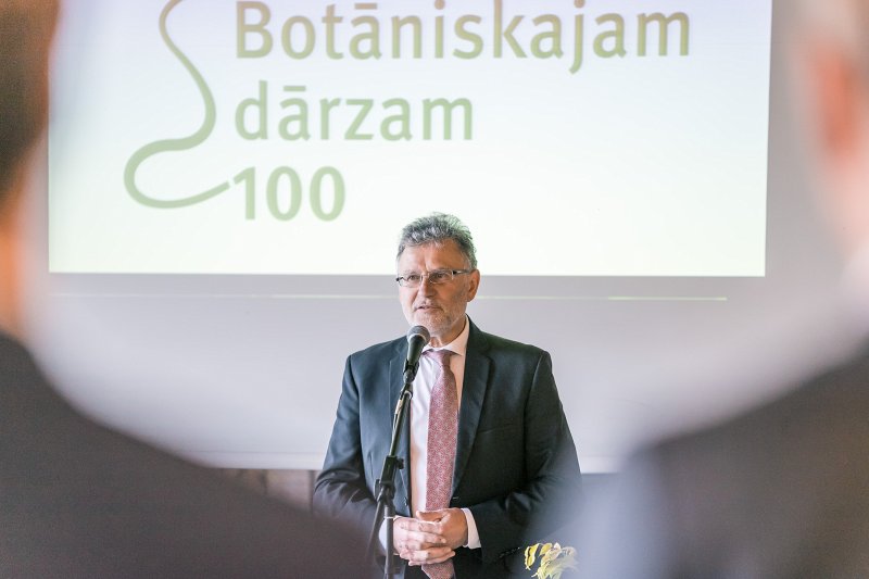 Latvijas Universitātes Botāniskā dārza 100 gadu jubilejai veltīta rektora pieņemšana. LU Botāniskā dārza direktors asoc. prof. Uldis Kondratovičs.