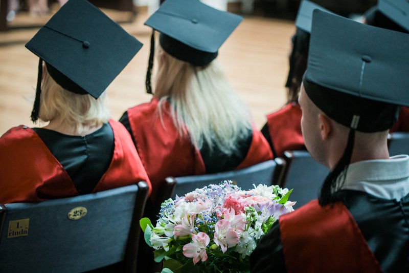 Latvijas Universitātes Biznesa, vadības un ekonomikas fakultātes izlaidums. null