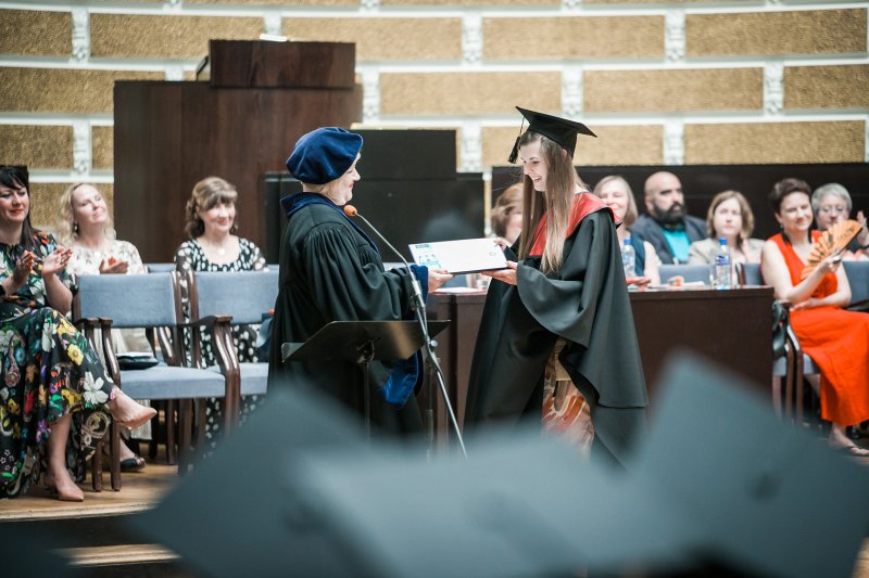 Latvijas Universitātes Humanitāro zinātņu fakultātes izlaidums. null