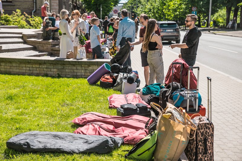 Latvijas Universitātes amatiermākslas kolektīvi pirms došanās uz Baltijas valstu studentu dziesmu un deju svētkiem «Gaudeamus». null