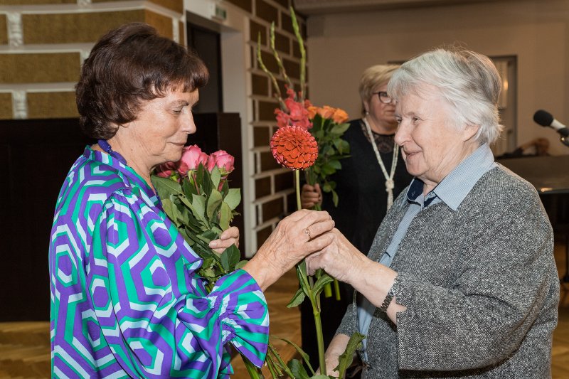 Latvijas Universitātes senioru jubilāru sveikšana. null