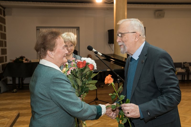 Latvijas Universitātes senioru jubilāru sveikšana. null