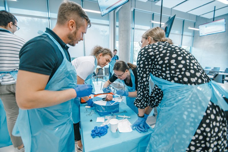 Pasākums Latvijas Universitātes Medicīnas fakultātes studentiem «Sirds un asinsvadu ķirurģijas Praktisko iemaņu laboratorija». null