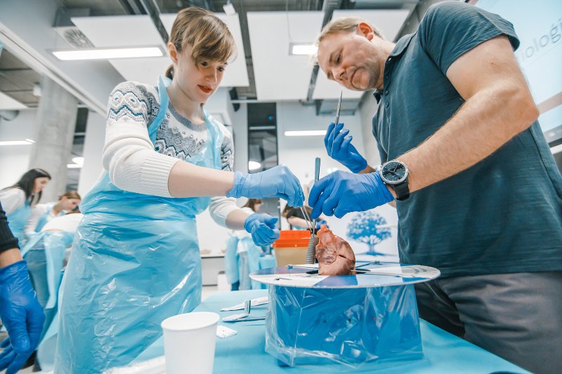 Pasākums Latvijas Universitātes Medicīnas fakultātes studentiem «Sirds un asinsvadu ķirurģijas Praktisko iemaņu laboratorija». null