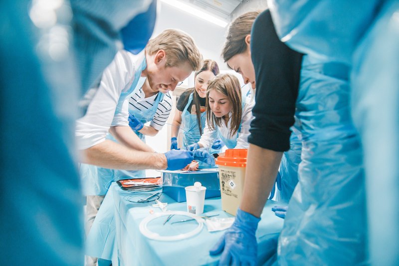 Pasākums Latvijas Universitātes Medicīnas fakultātes studentiem «Sirds un asinsvadu ķirurģijas Praktisko iemaņu laboratorija». null