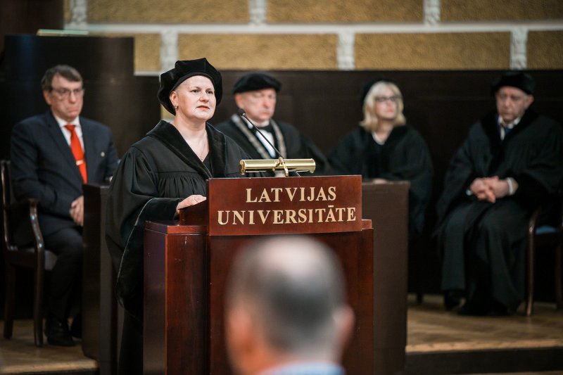 Latvijas Universitātes 103. gadadienai veltīta Senāta svinīgā sēde. Latvijas Universitātes Senāta priekšsēdētāja prof. Dace Balode.