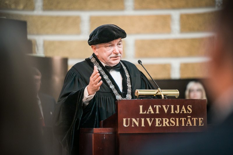 Latvijas Universitātes 103. gadadienai veltīta Senāta svinīgā sēde. Latvijas Universitātes rektors prof. Indriķis Muižnieks.