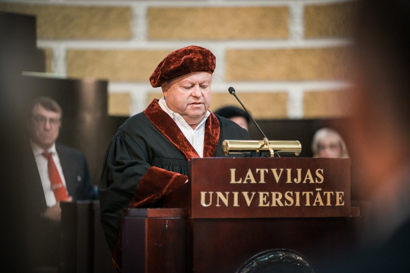 Latvijas Universitātes 103. gadadienai veltīta Senāta svinīgā sēde. LU MF dekāns Valdis Folkmanis.