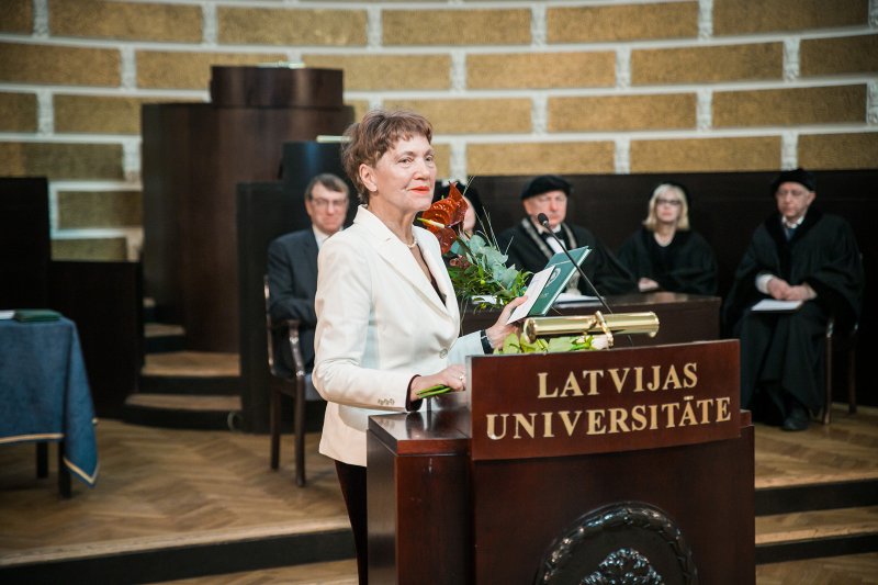 Latvijas Universitātes 103. gadadienai veltīta Senāta svinīgā sēde. Prof. emeritus Vija Zaiga Kluša.