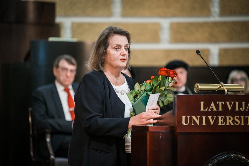 Latvijas Universitātes 103. gadadienai veltīta Senāta svinīgā sēde. Prof. emeritus Ženija Roja.