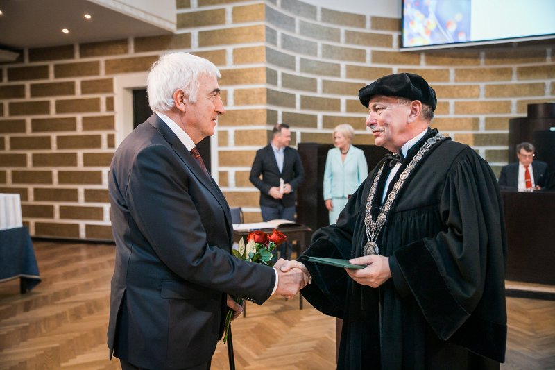 Latvijas Universitātes 103. gadadienai veltīta Senāta svinīgā sēde. Prof. emeritus Andris Actiņš, LU rektors prof. Indriķis Muižnieks.