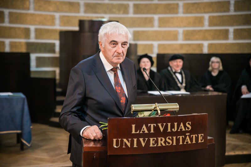 Latvijas Universitātes 103. gadadienai veltīta Senāta svinīgā sēde. Prof. emeritus Andris Actiņš.