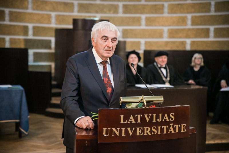 Latvijas Universitātes 103. gadadienai veltīta Senāta svinīgā sēde. Prof. emeritus Andris Actiņš.