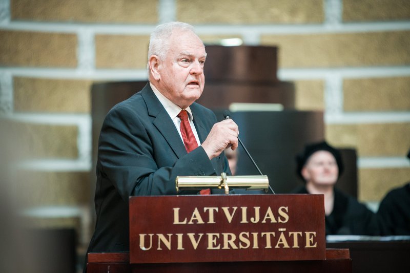 Latvijas Universitātes 103. gadadienai veltīta Senāta svinīgā sēde. LU DF profesors Jānis Bičevskis.