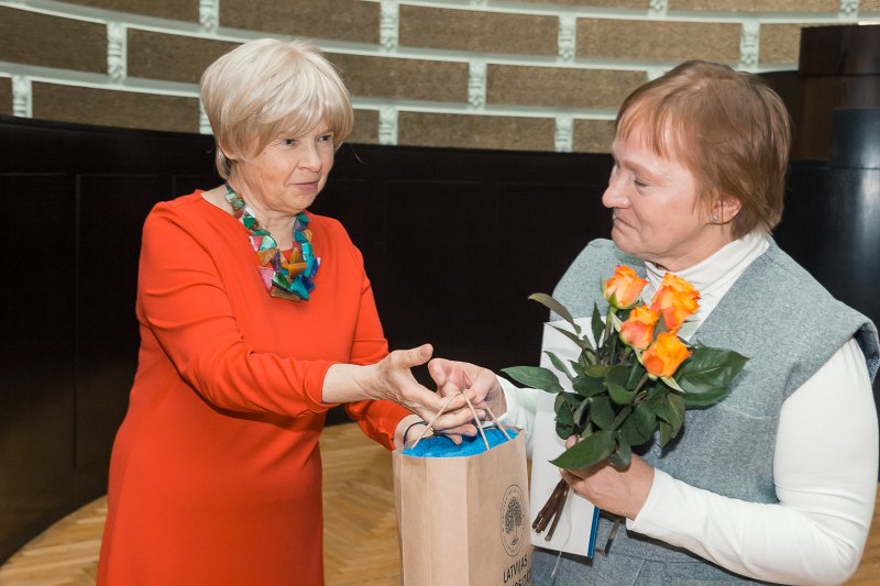 Latvijas Universitātes senioru jubilāru sveikšana. null