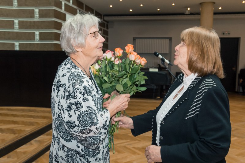 Latvijas Universitātes senioru jubilāru sveikšana. null