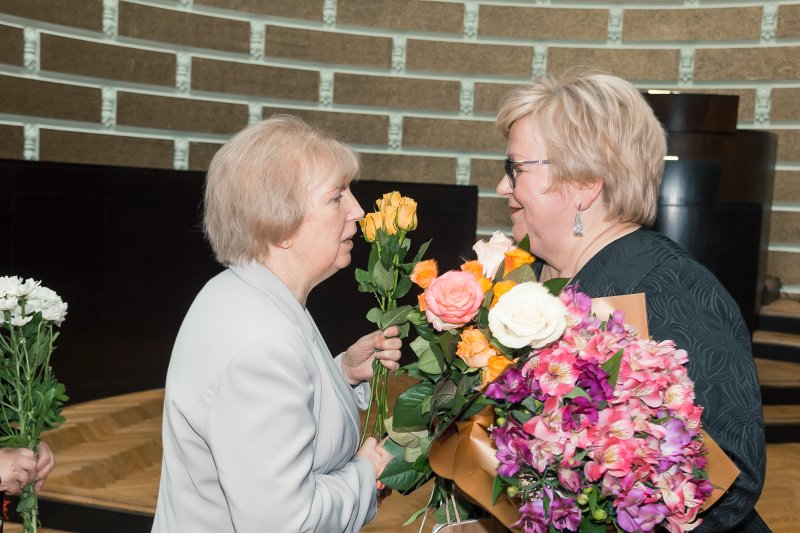 Latvijas Universitātes senioru jubilāru sveikšana. null